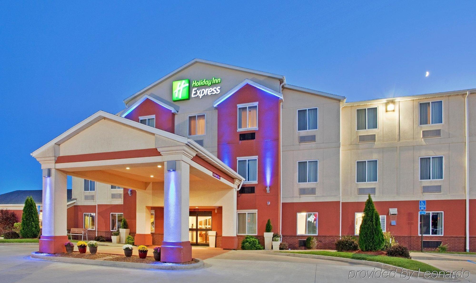 Baymont By Wyndham Fulton Hotel Exterior foto
