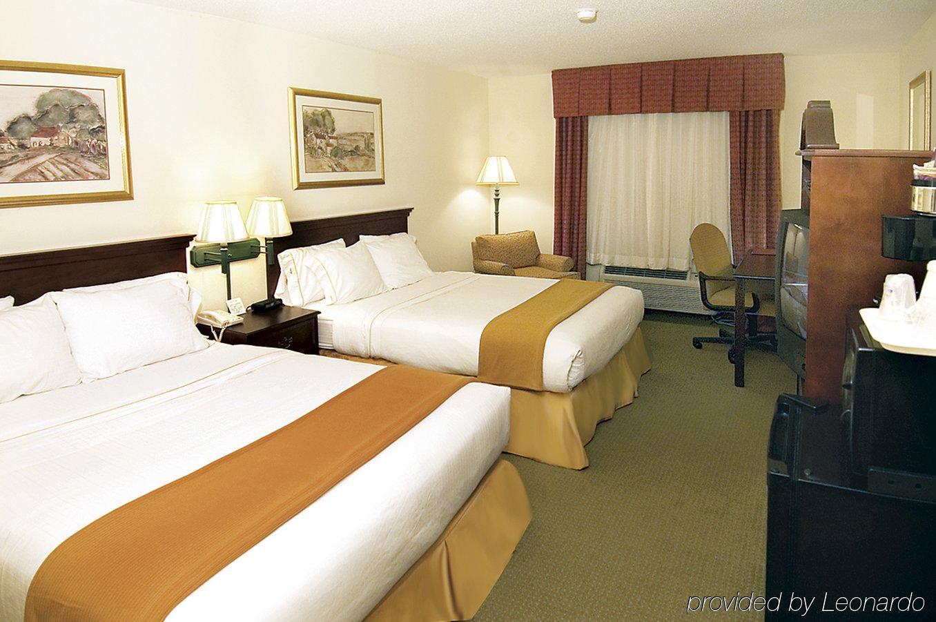 Baymont By Wyndham Fulton Hotel Exterior foto