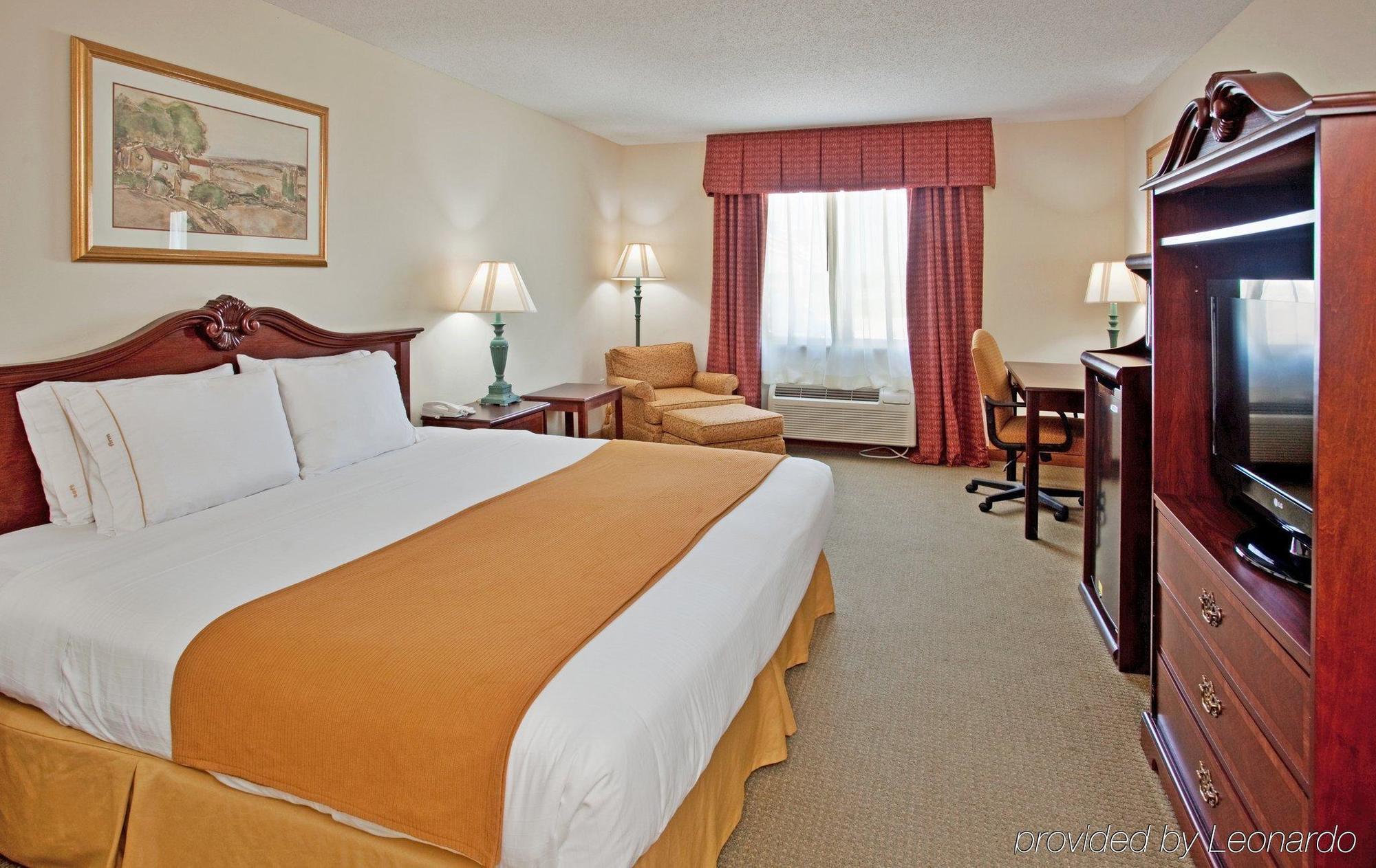Baymont By Wyndham Fulton Hotel Exterior foto