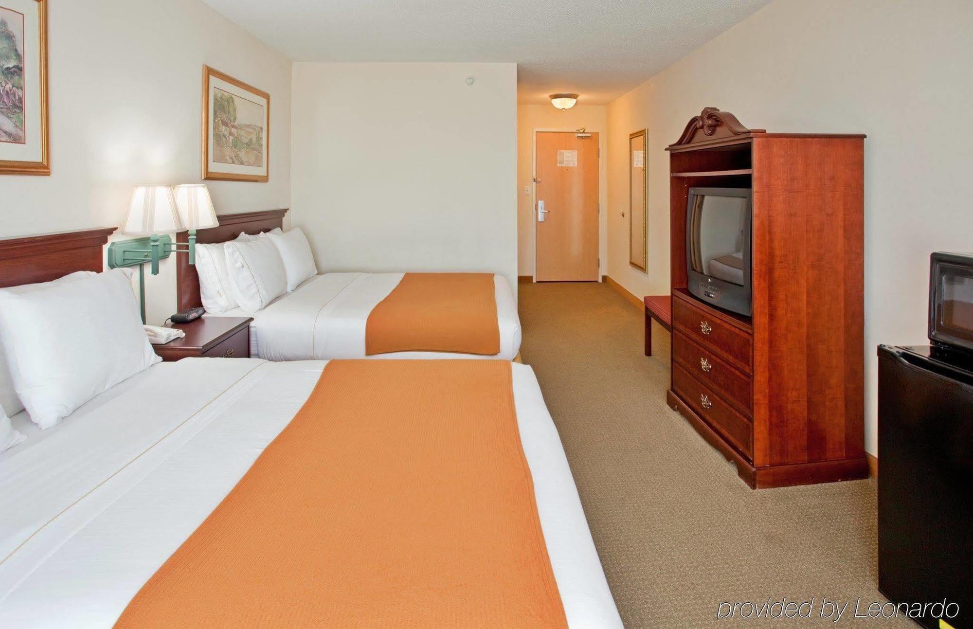 Baymont By Wyndham Fulton Hotel Exterior foto